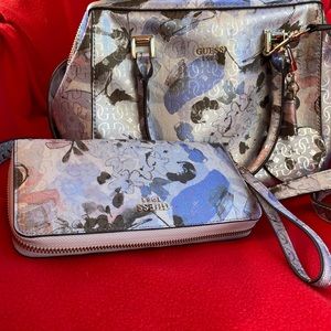 Beautiful Guess Purse with Wristlet
